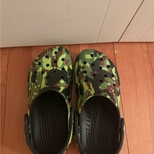 CROCS Kids Green Camouflage Water Shoes